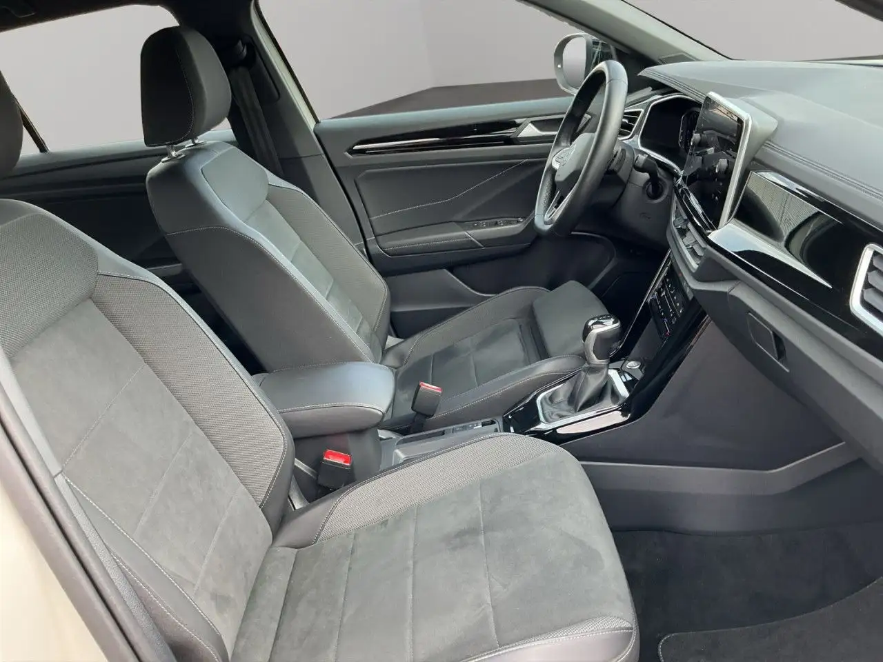 Volkswagen T-Roc 1.5 TSI DSG R-Line AHK, NAVI, EASY OPEN LED — معرض صور السيارة 22