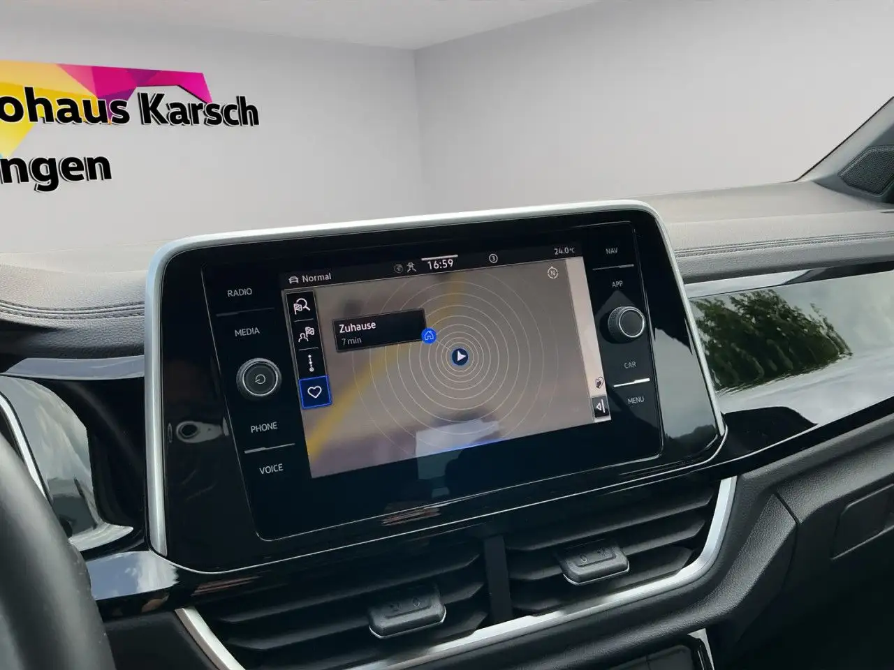 Volkswagen T-Roc 1.5 TSI DSG R-Line AHK, NAVI, EASY OPEN LED — معرض صور السيارة 16