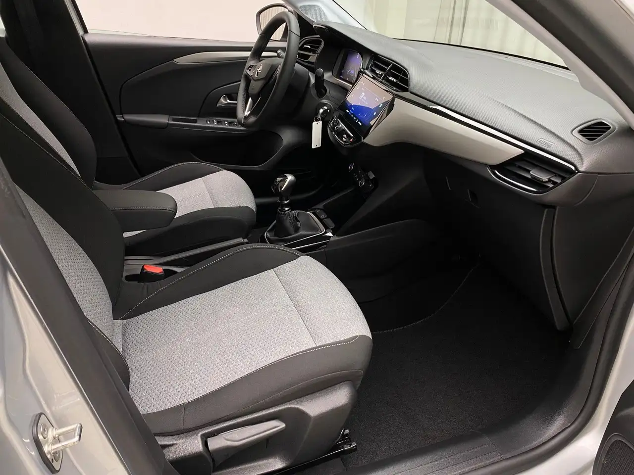Opel Corsa F 1.2 Edition LED Winterpaket Navigation — Vehicle gallery 40