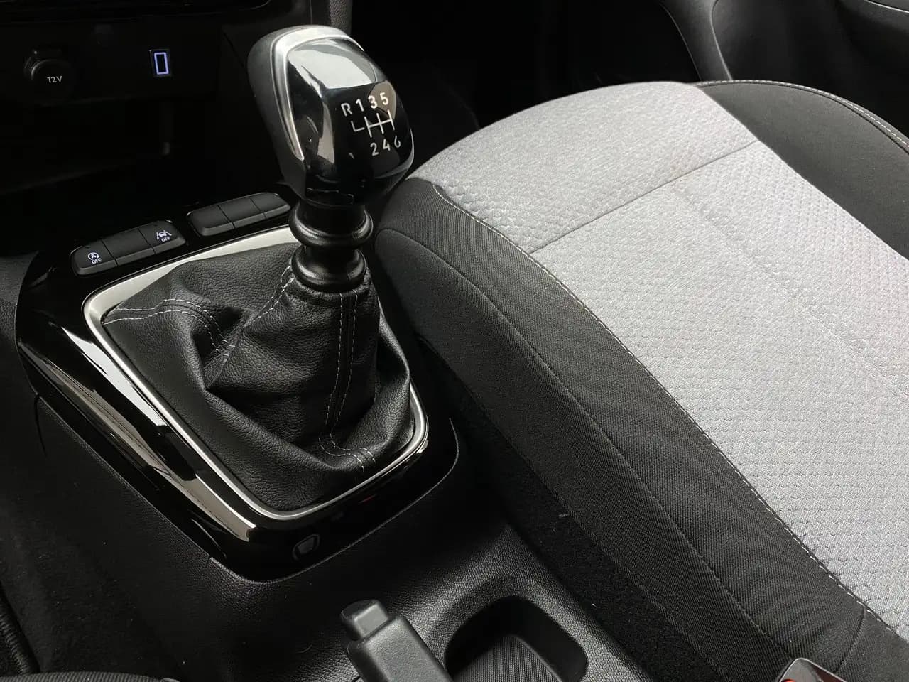Opel Corsa F 1.2 Edition LED Winterpaket Navigation — Vehicle gallery 14