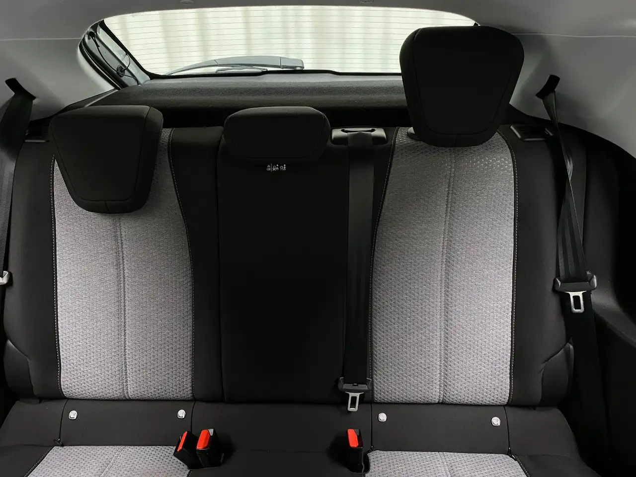 Opel Corsa F 1.2 Edition LED Winterpaket Navigation — Vehicle gallery 37