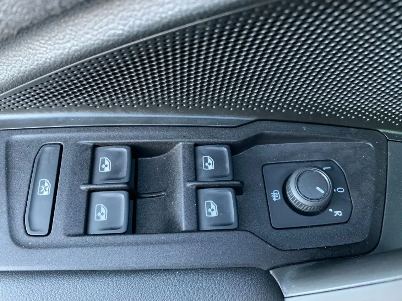 Volkswagen Tiguan NEW City 130PS Sitzh./LED/Kamera/PDC — Vehicle gallery 13