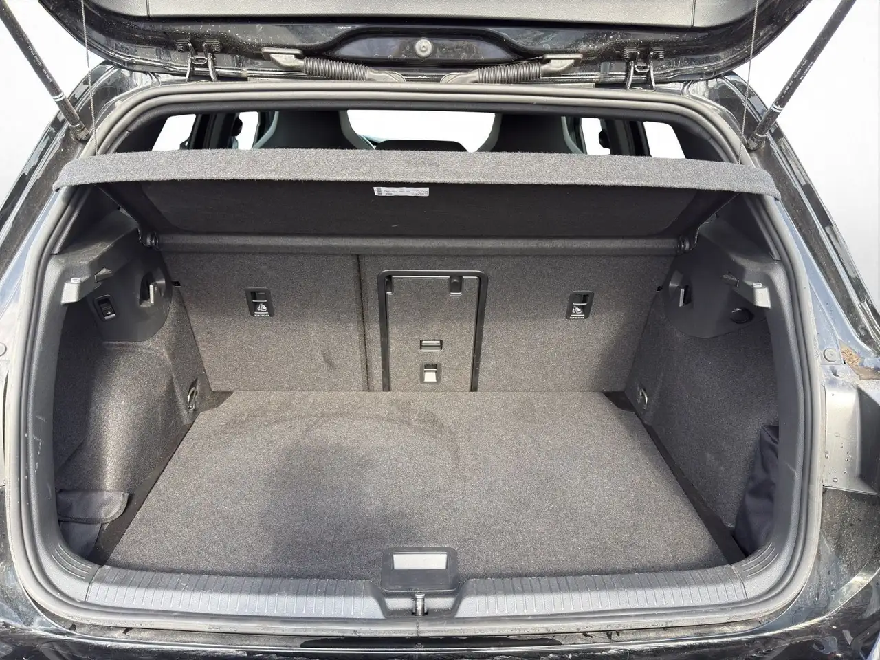 Volkswagen Golf VIII 1.5 eTSI DSG R-LINE BLACK-STYLE*IQ.LIG — Galerie du véhicule 14