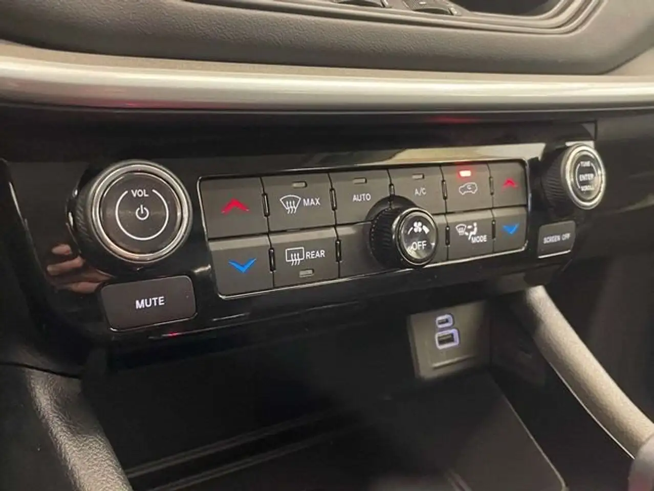 Jeep Compass eHybrid 1.5 MHEV 96kW Limited Dct — معرض صور السيارة 24