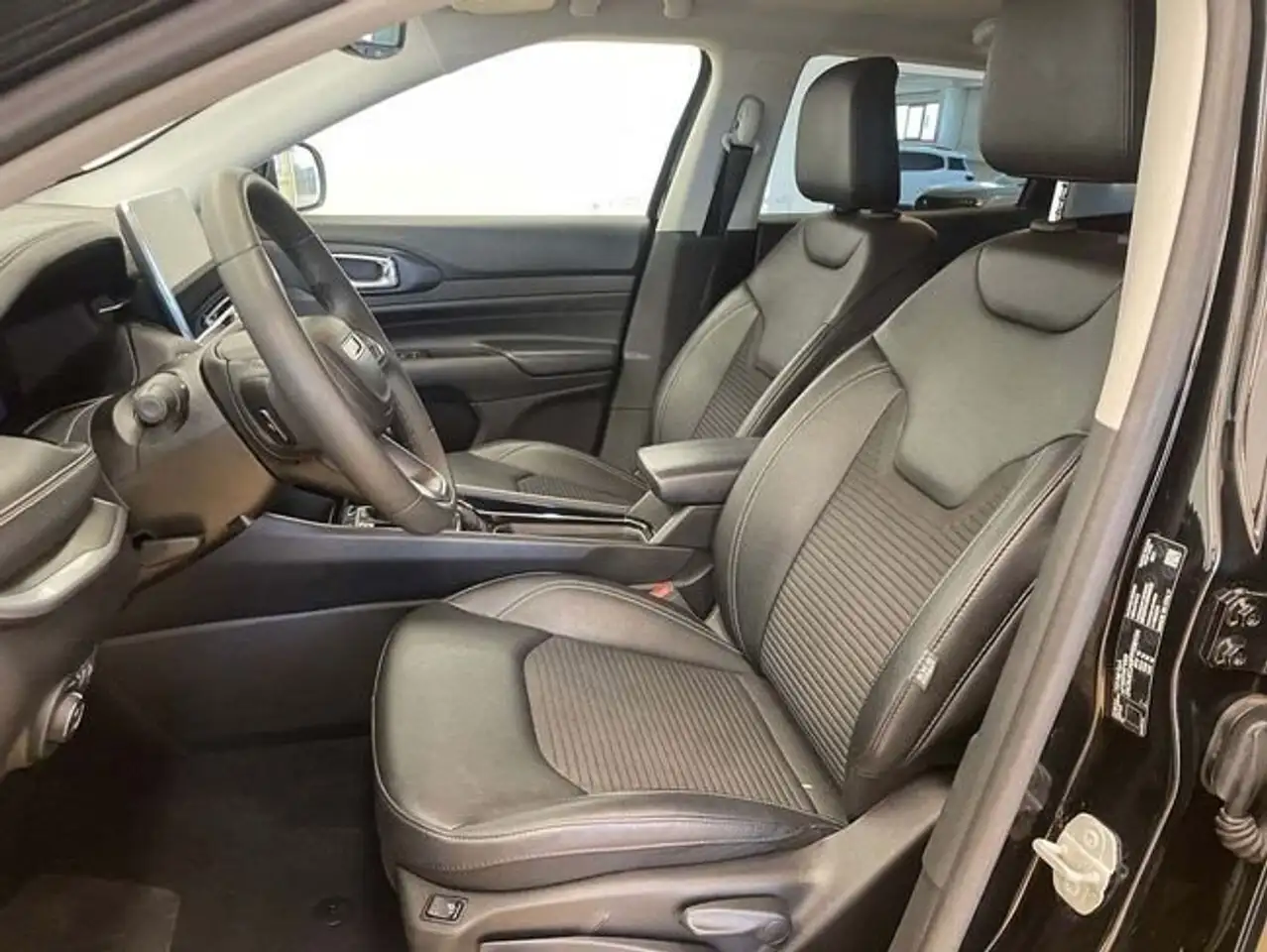 Jeep Compass eHybrid 1.5 MHEV 96kW Limited Dct — معرض صور السيارة 10