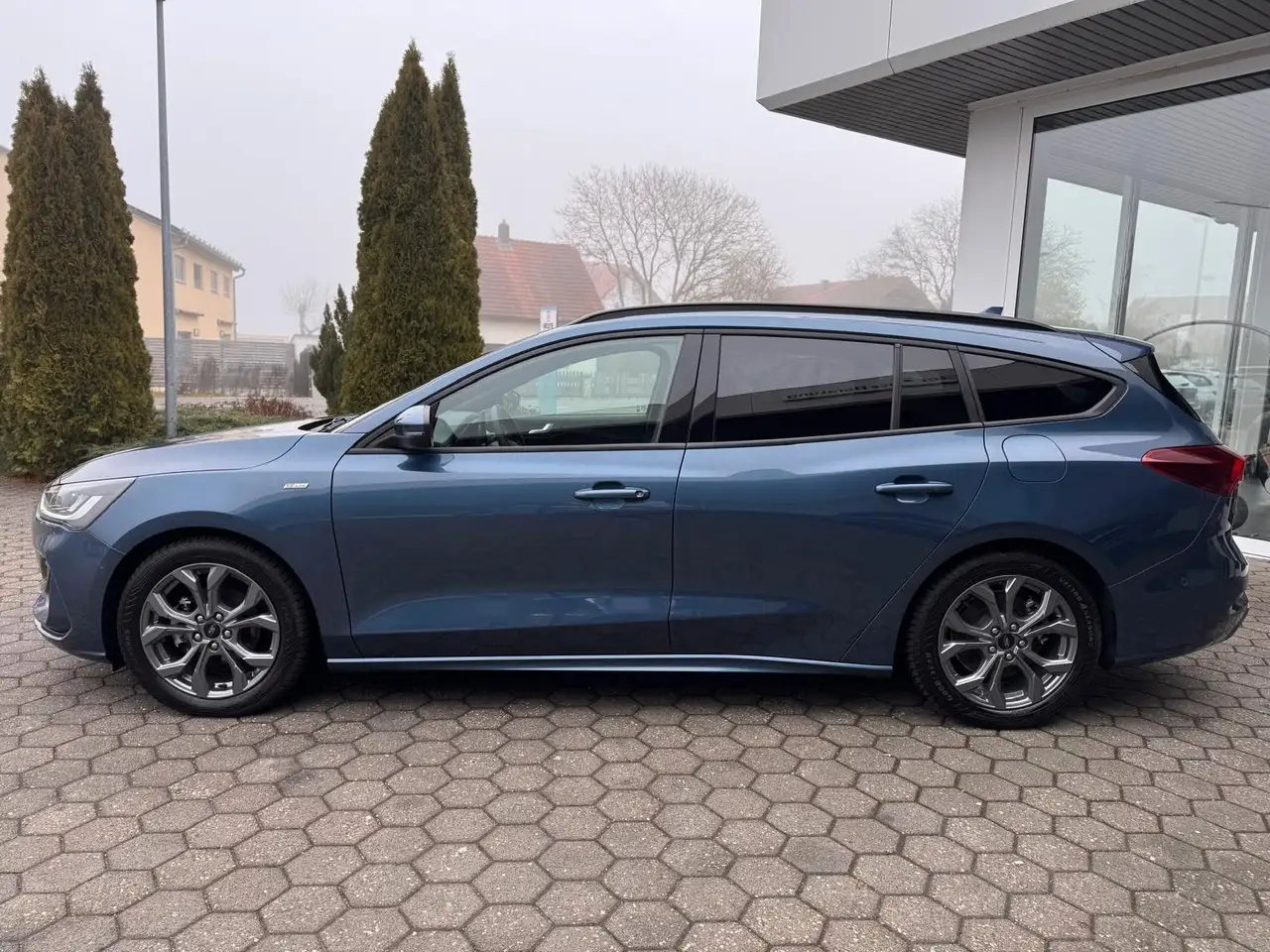 Ford Focus Turnier 1.0 ST-Line X AHK KAMERA LED SHZ — معرض صور السيارة 4