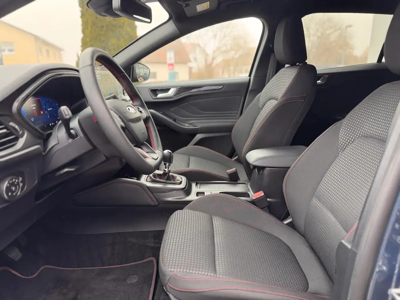 Ford Focus Turnier 1.0 ST-Line X AHK KAMERA LED SHZ — معرض صور السيارة 11