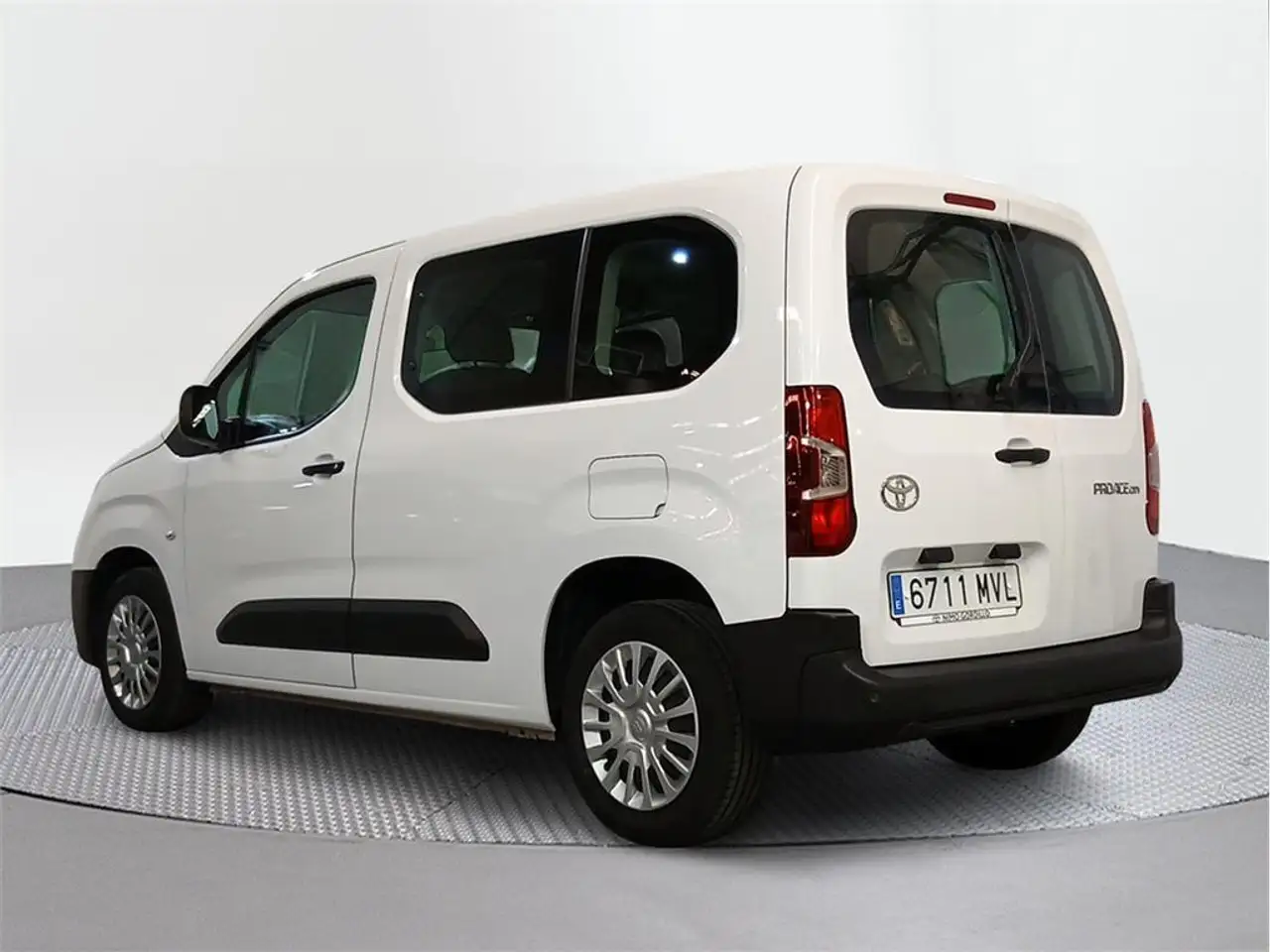 Toyota Proace City Combi L1 1.5D 75kW (100CV) GX 5p — معرض صور السيارة 2