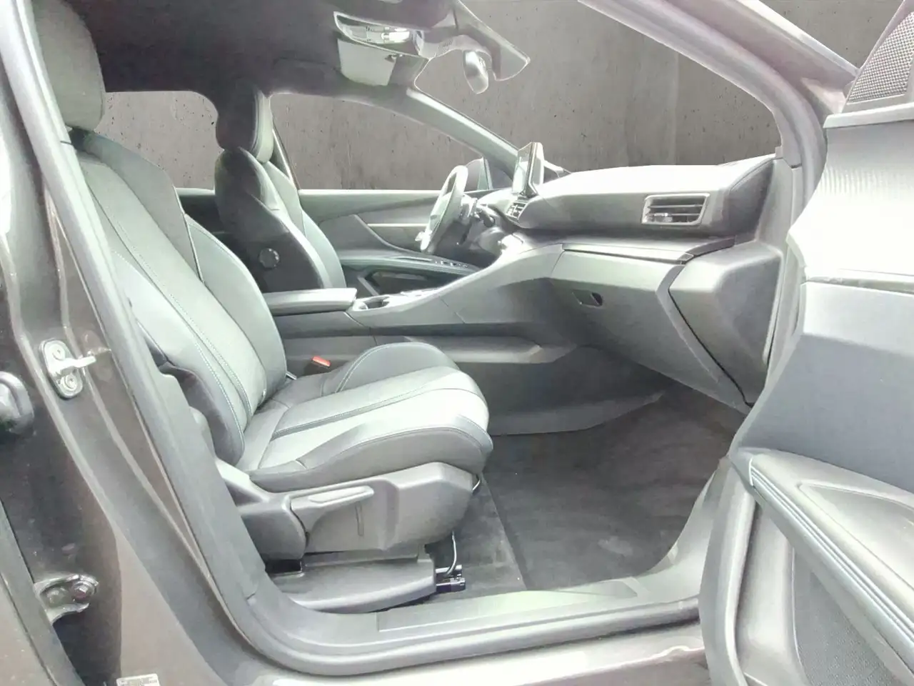 Peugeot 3008 Allure Pack 130 EAT8 — Galerie du véhicule 19