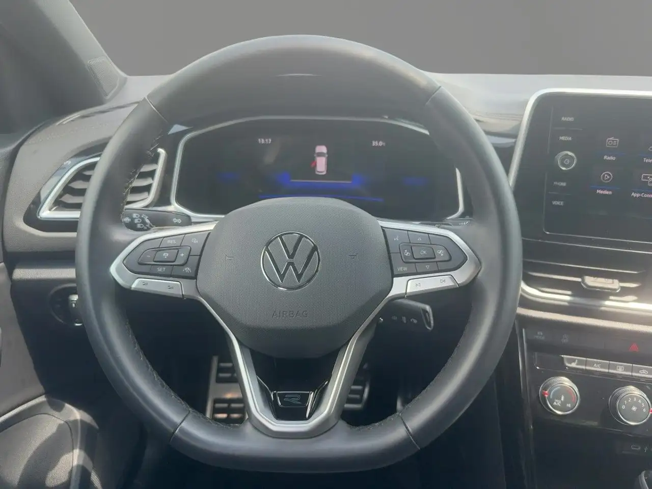 Volkswagen T-Roc R-LINE 1.5 TSI DSG LED+ TRAVEL AHK DAB+ — معرض صور السيارة 10