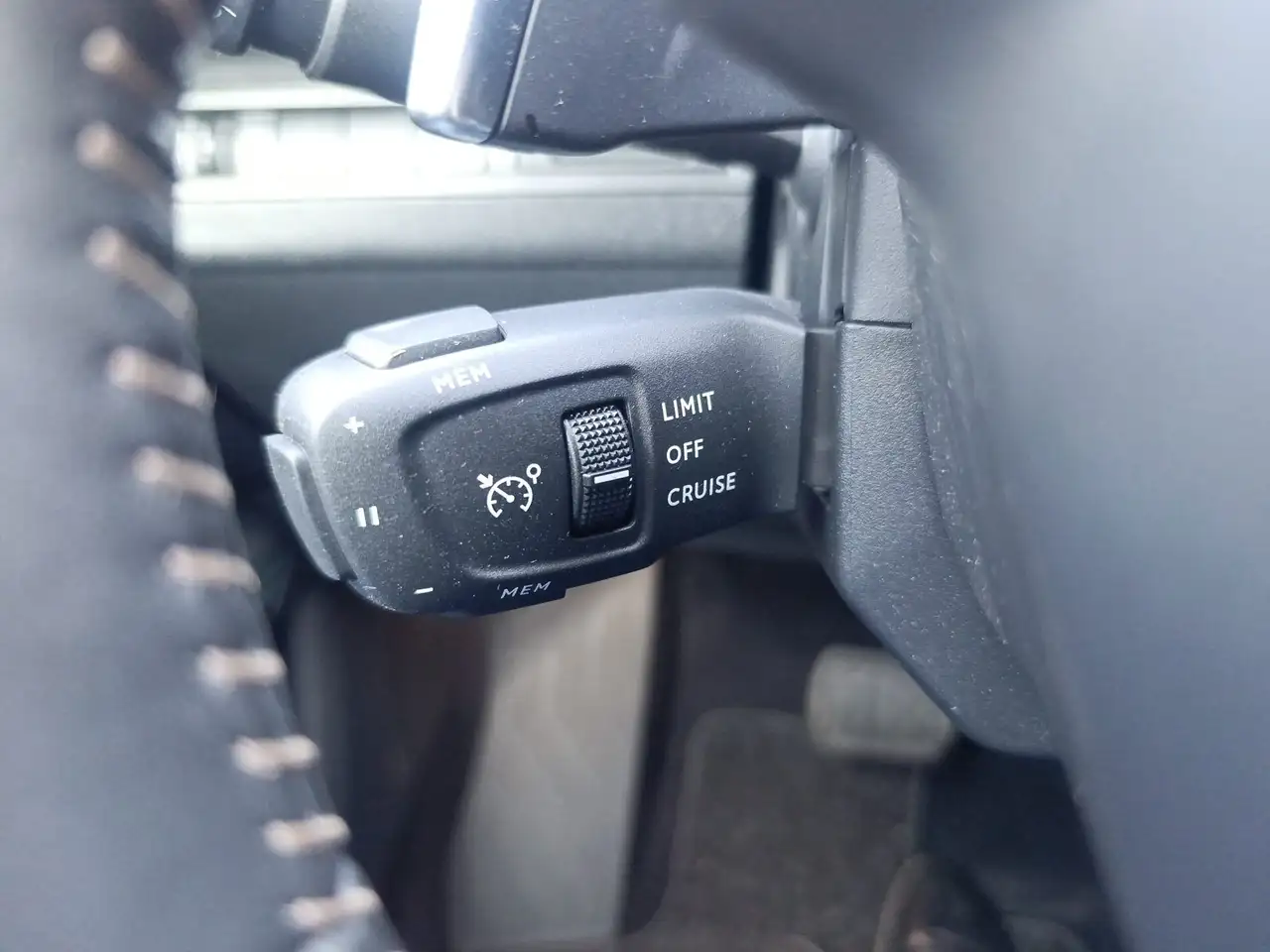 Peugeot 3008 Hybrid 136 eDSC6 Allure Pack PDC LED Navi — معرض صور السيارة 8