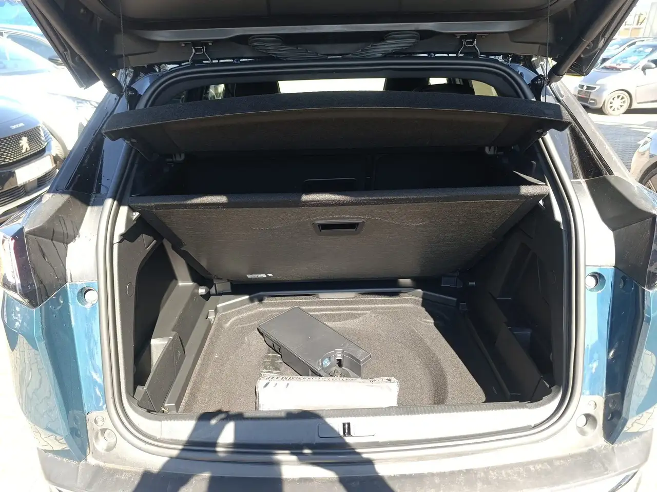 Peugeot 3008 Hybrid 136 eDSC6 Allure Pack PDC LED Navi — معرض صور السيارة 13