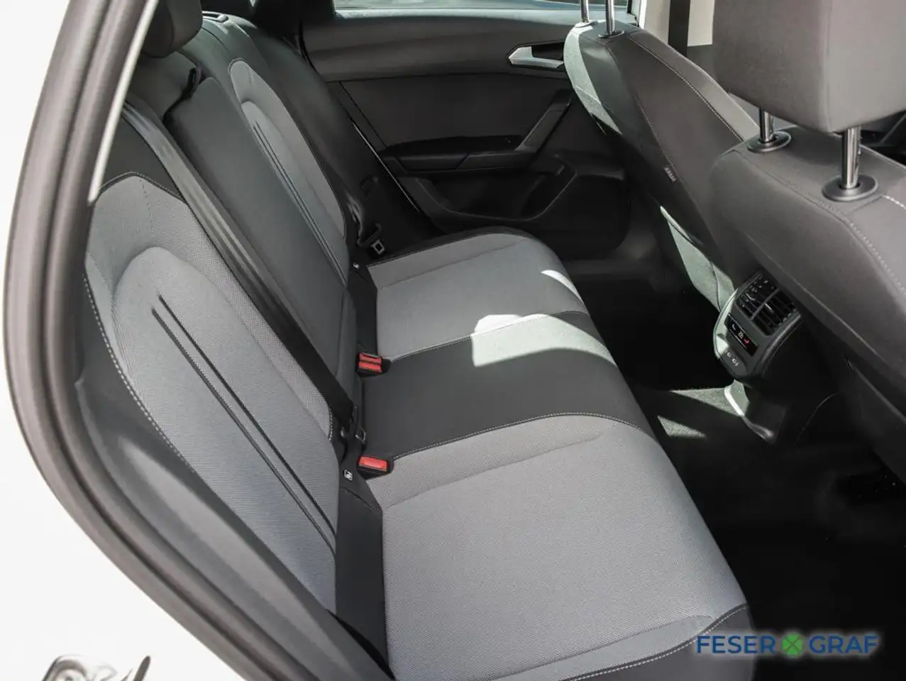 SEAT Leon Sportstourer 1.5 TSI Style Full Link Sitzh. — Vehicle gallery 6