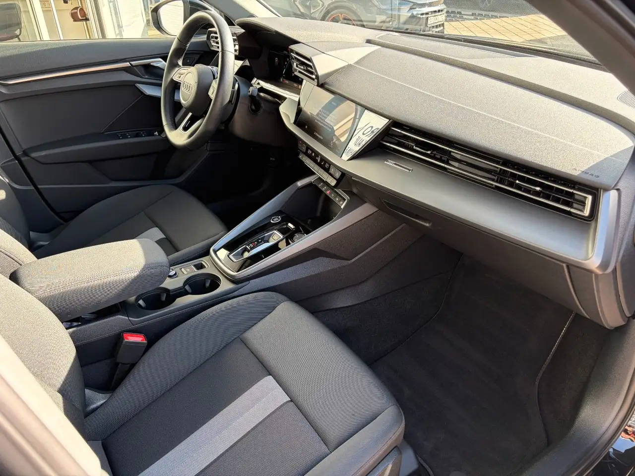 Audi A3 Sportback 1.5 TFSI Autom. 1.HD NAVI SCHECKH. — معرض صور السيارة 5