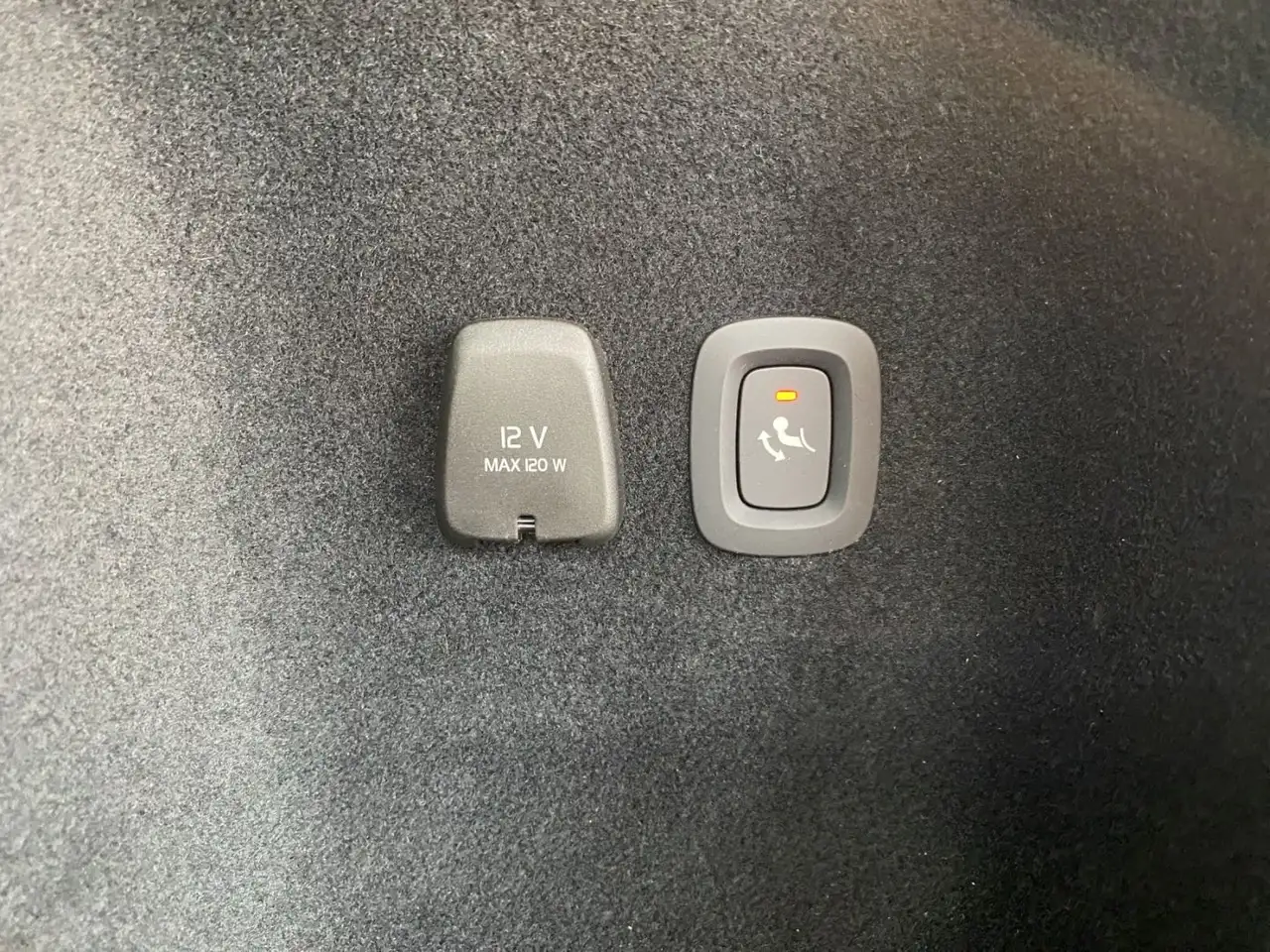 Volvo V60 Kombi T8 Ultra Dark Recharge WiPa*SitzHZG*LED — Vehicle gallery 22