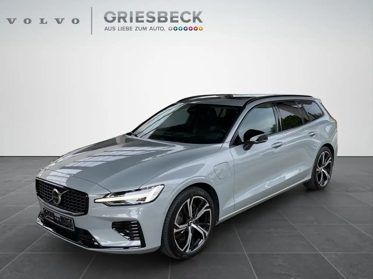 Volvo V60 Kombi T8 Ultra Dark Recharge WiPa*SitzHZG*LED — Deggendorf