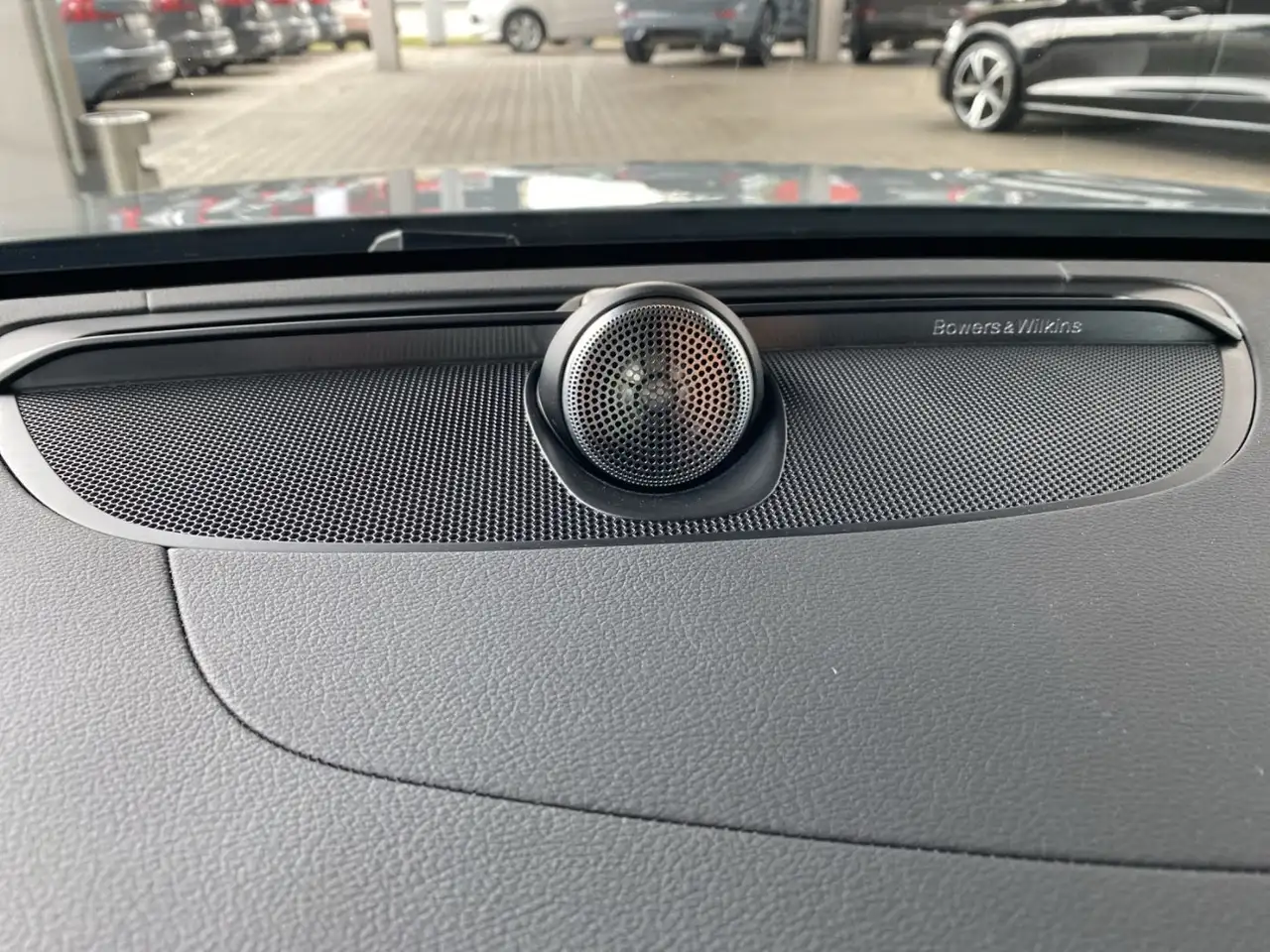 Volvo V60 Kombi T8 Ultra Dark Recharge WiPa*SitzHZG*LED — Vehicle gallery 18