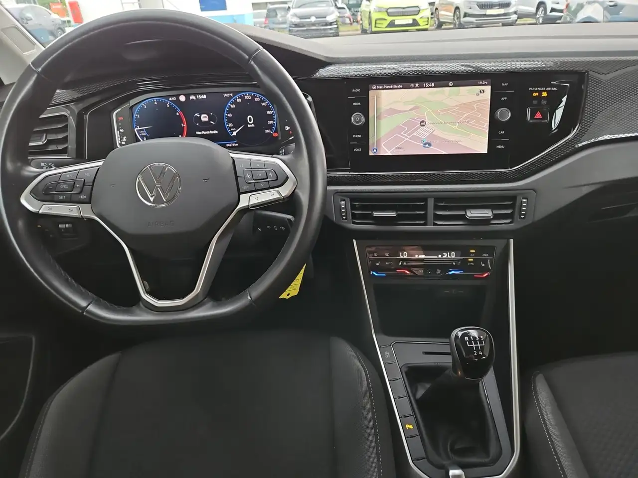 Volkswagen Taigo 1,0 TSI Life Kamera Navi — Vehicle gallery 10