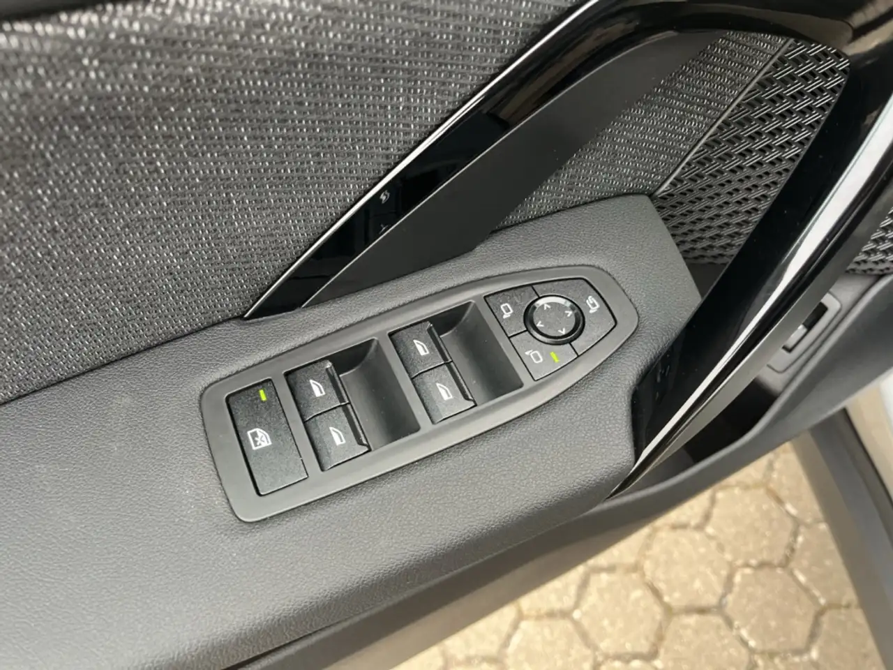 BMW X1 20i sDrive/HUD/AHK/Panoramadach/Navi/LED/ACC — معرض صور السيارة 27