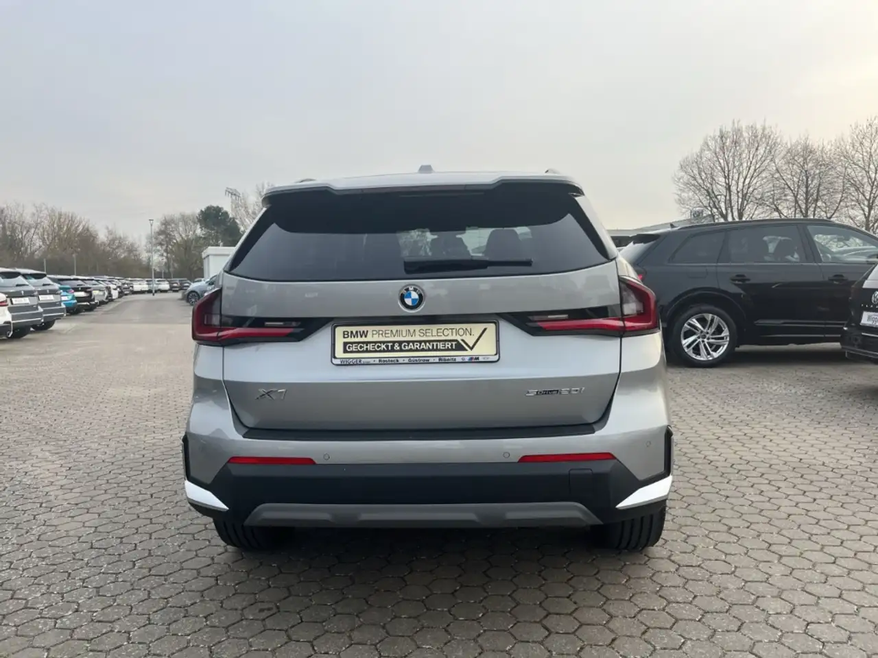 BMW X1 20i sDrive/HUD/AHK/Panoramadach/Navi/LED/ACC — معرض صور السيارة 14