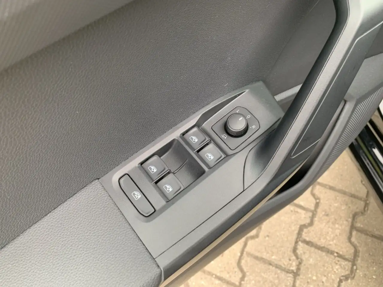 SEAT Ibiza STYLE EDTION 1.0 TSI DSG Style Edition LED+KLIMA+P — Galería del vehículo 20