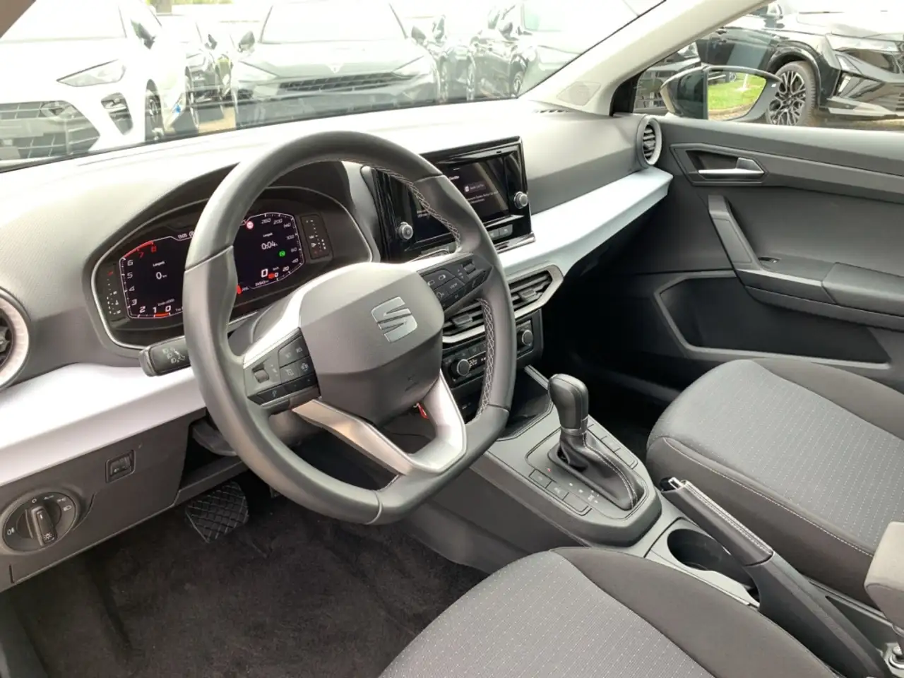 SEAT Ibiza STYLE EDTION 1.0 TSI DSG Style Edition LED+KLIMA+P — Galería del vehículo 10