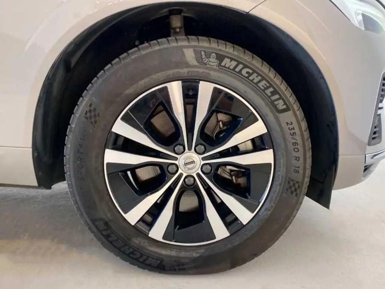 Volvo XC60 2.0 T6 AWD Recharge Core Auto — معرض صور السيارة 15