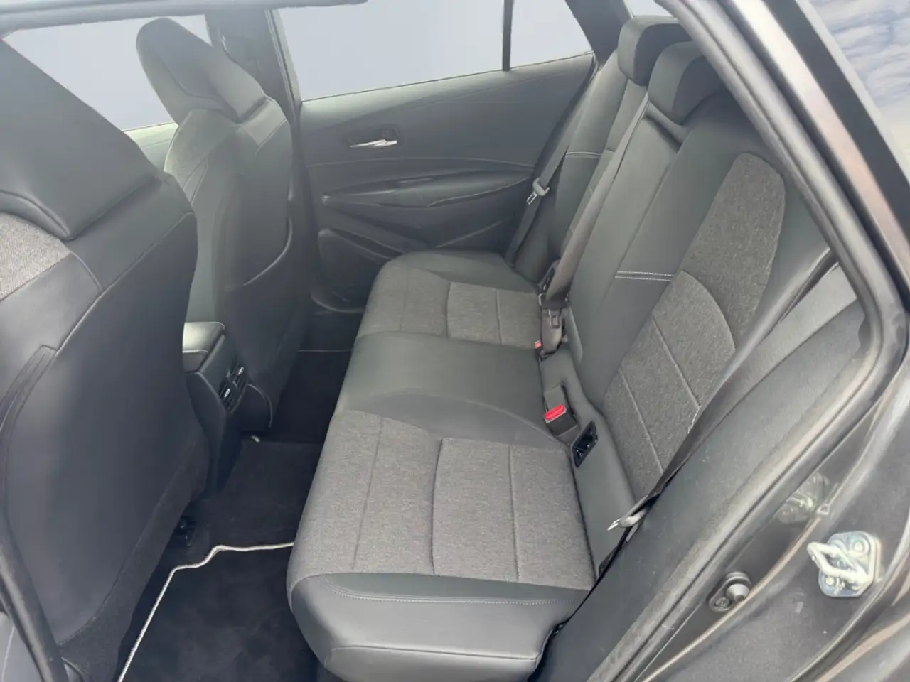 Toyota Corolla 2.0 Hybrid TS Team D *Technik Paket*CAM* — Vehicle gallery 16