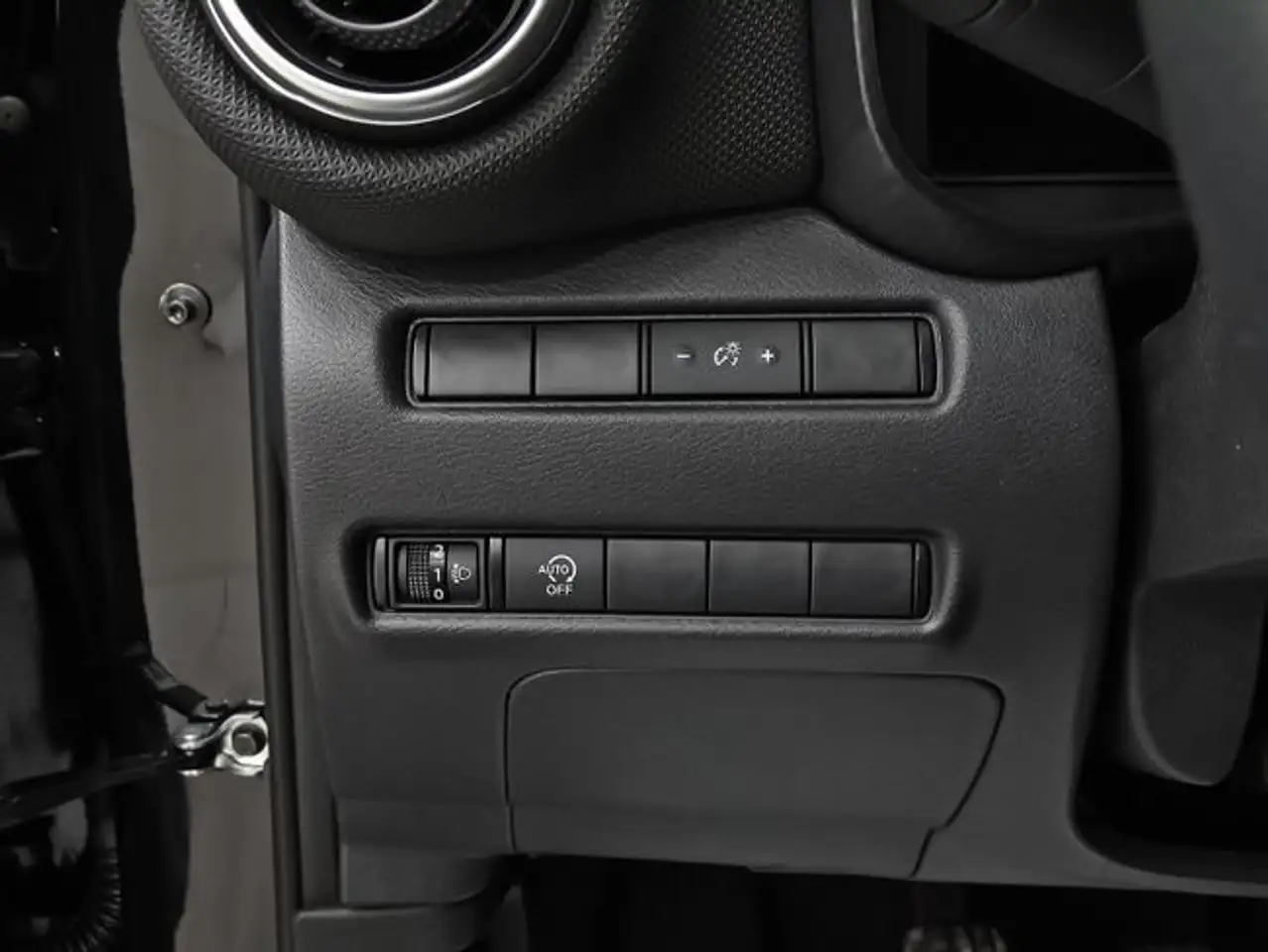 Nissan Juke DIG-T 84 kW (114 CV) 6M/T N-Connecta — Galería del vehículo 14
