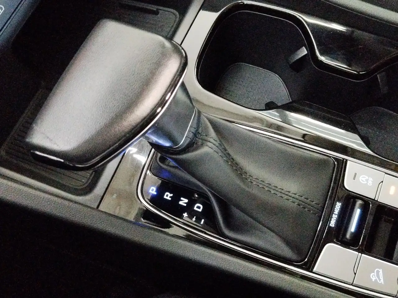 Hyundai TUCSON FL 1.6 T-GDI 48V-Hybrid Select DCT ACC*LM — معرض صور السيارة 26