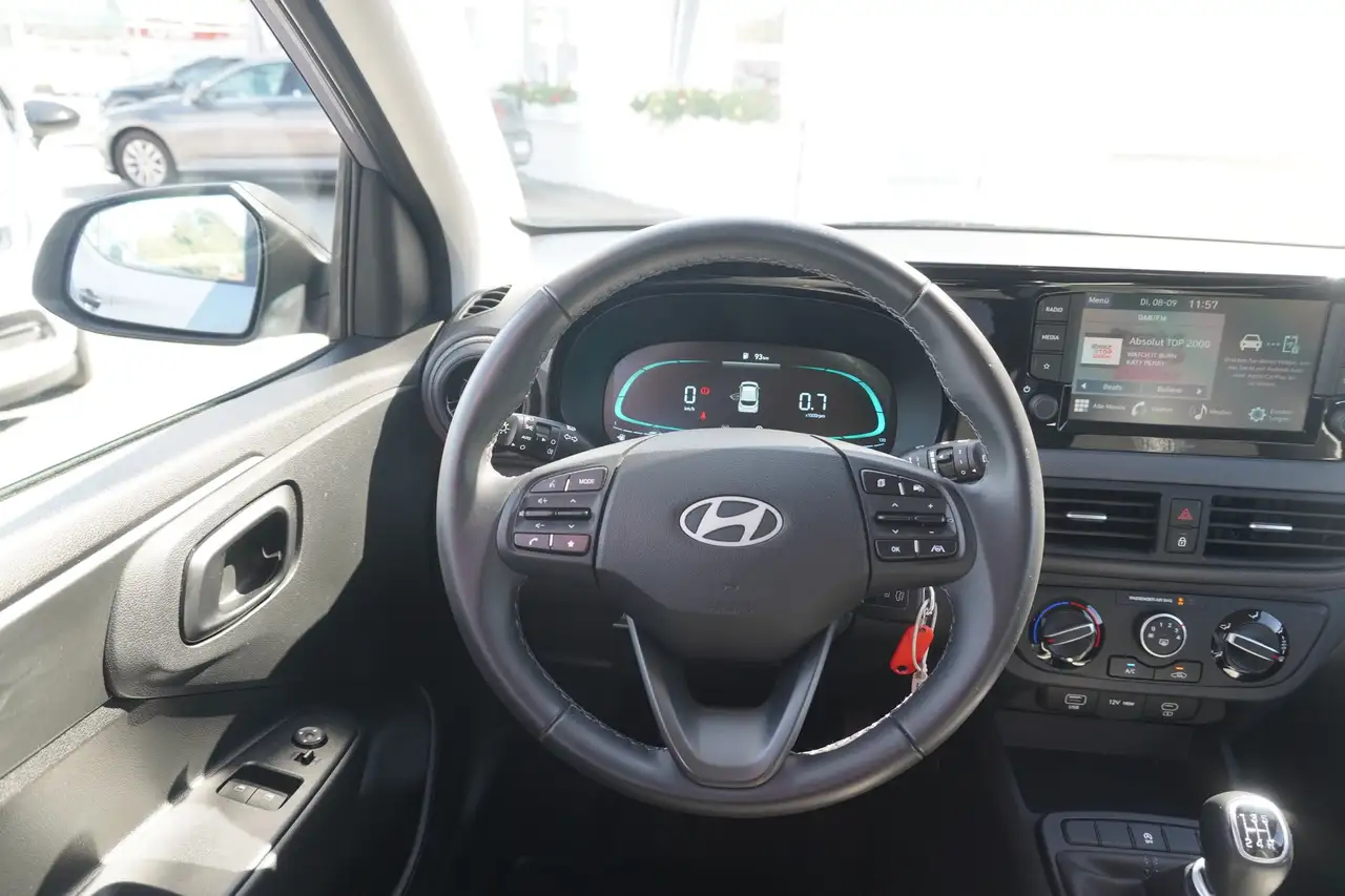Hyundai i10 1.0 Trend Klima DAB Digitales Cockpit USB — معرض صور السيارة 12