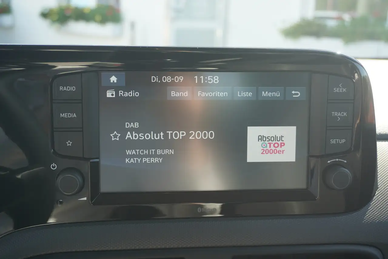 Hyundai i10 1.0 Trend Klima DAB Digitales Cockpit USB — معرض صور السيارة 17