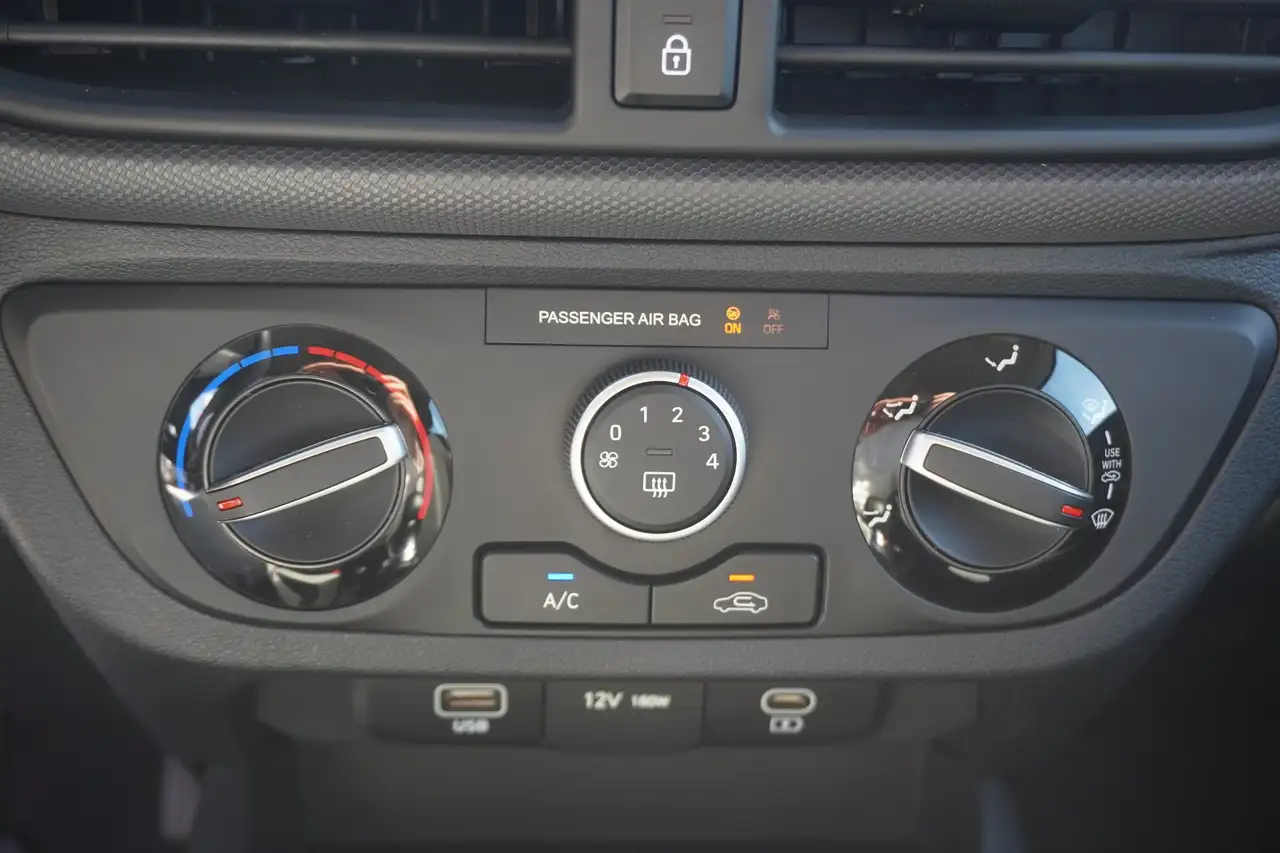 Hyundai i10 1.0 Trend Klima DAB Digitales Cockpit USB — معرض صور السيارة 19
