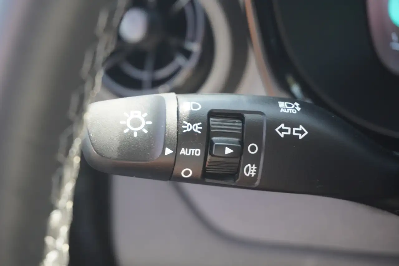 Hyundai i10 1.0 Trend Klima DAB Digitales Cockpit USB — معرض صور السيارة 15