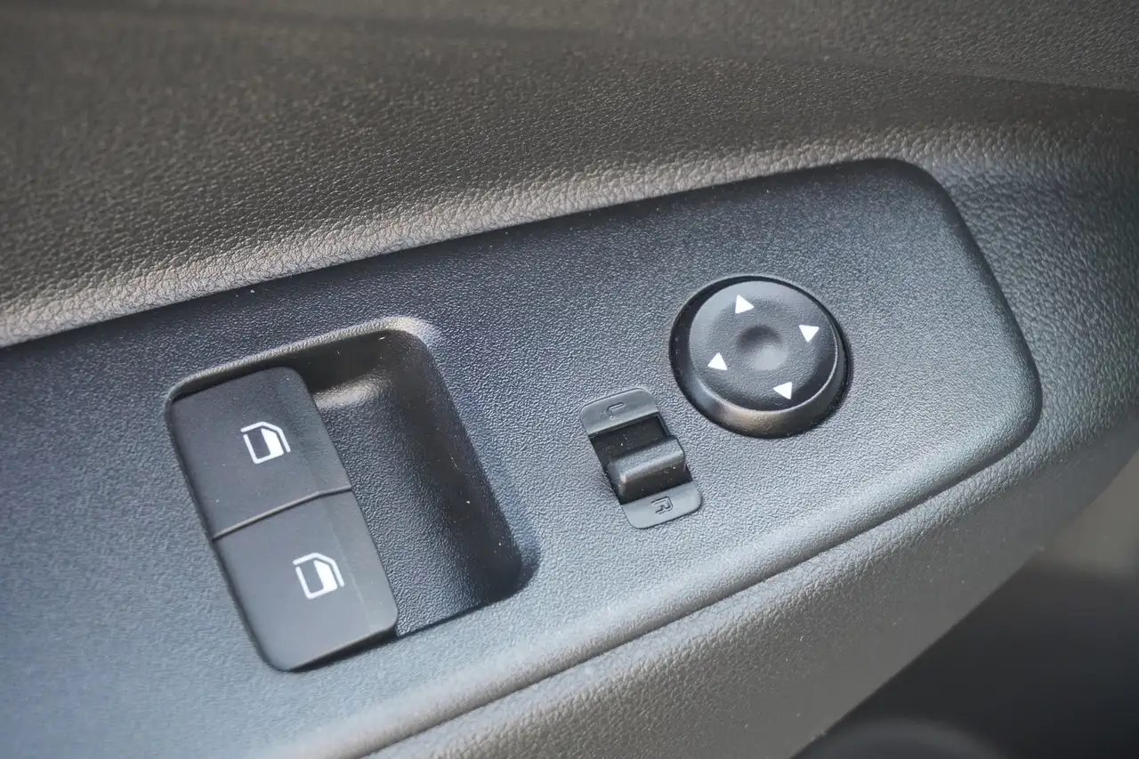 Hyundai i10 1.0 Trend Klima DAB Digitales Cockpit USB — معرض صور السيارة 22