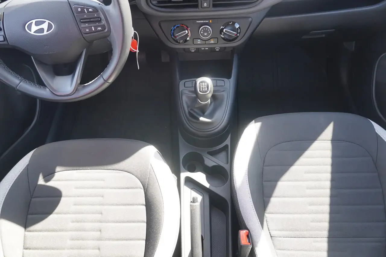 Hyundai i10 1.0 Trend Klima DAB Digitales Cockpit USB — معرض صور السيارة 11