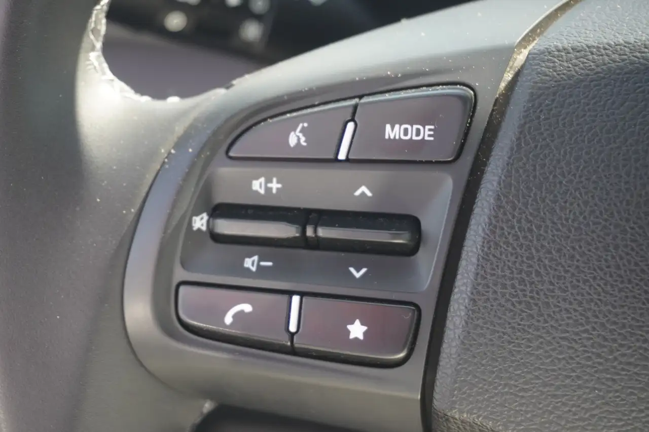 Hyundai i10 1.0 Trend Klima DAB Digitales Cockpit USB — معرض صور السيارة 13
