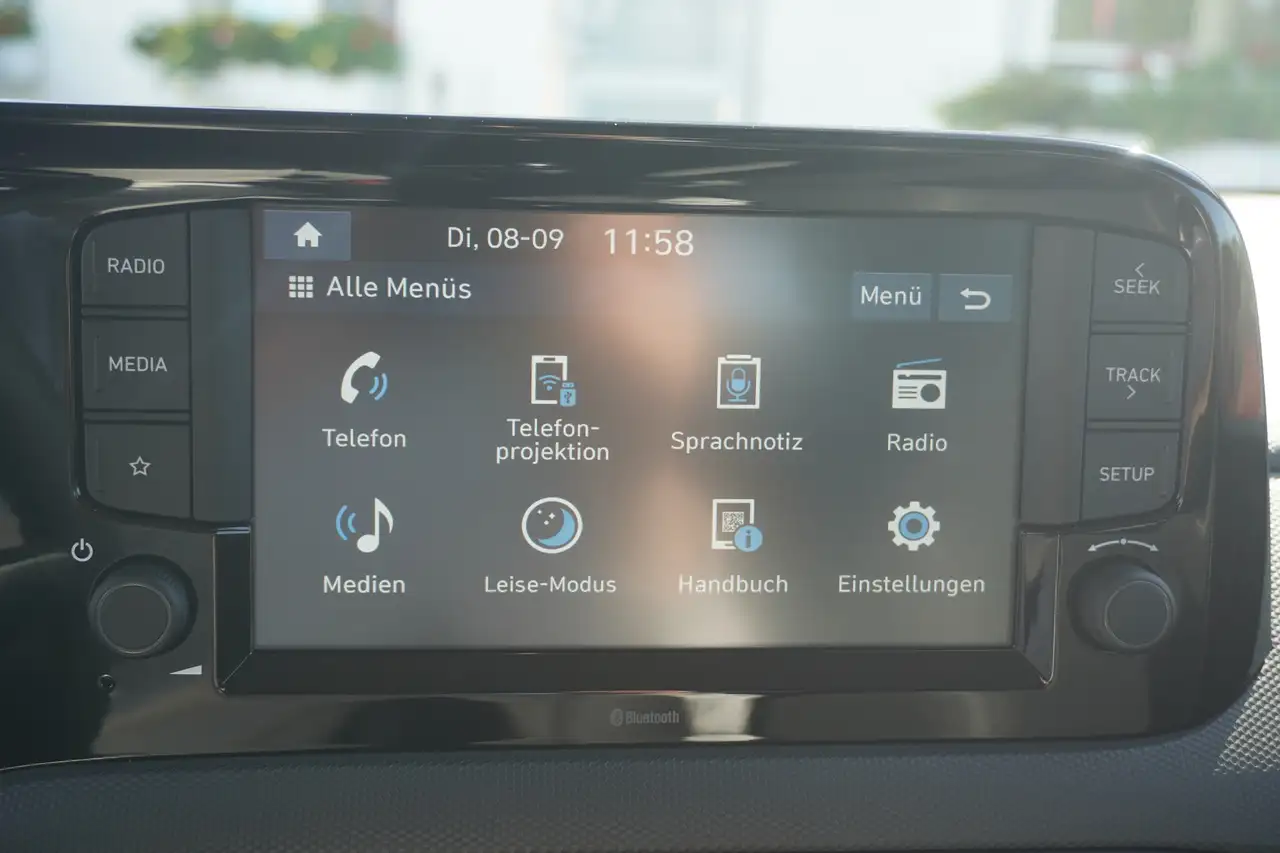 Hyundai i10 1.0 Trend Klima DAB Digitales Cockpit USB — معرض صور السيارة 18