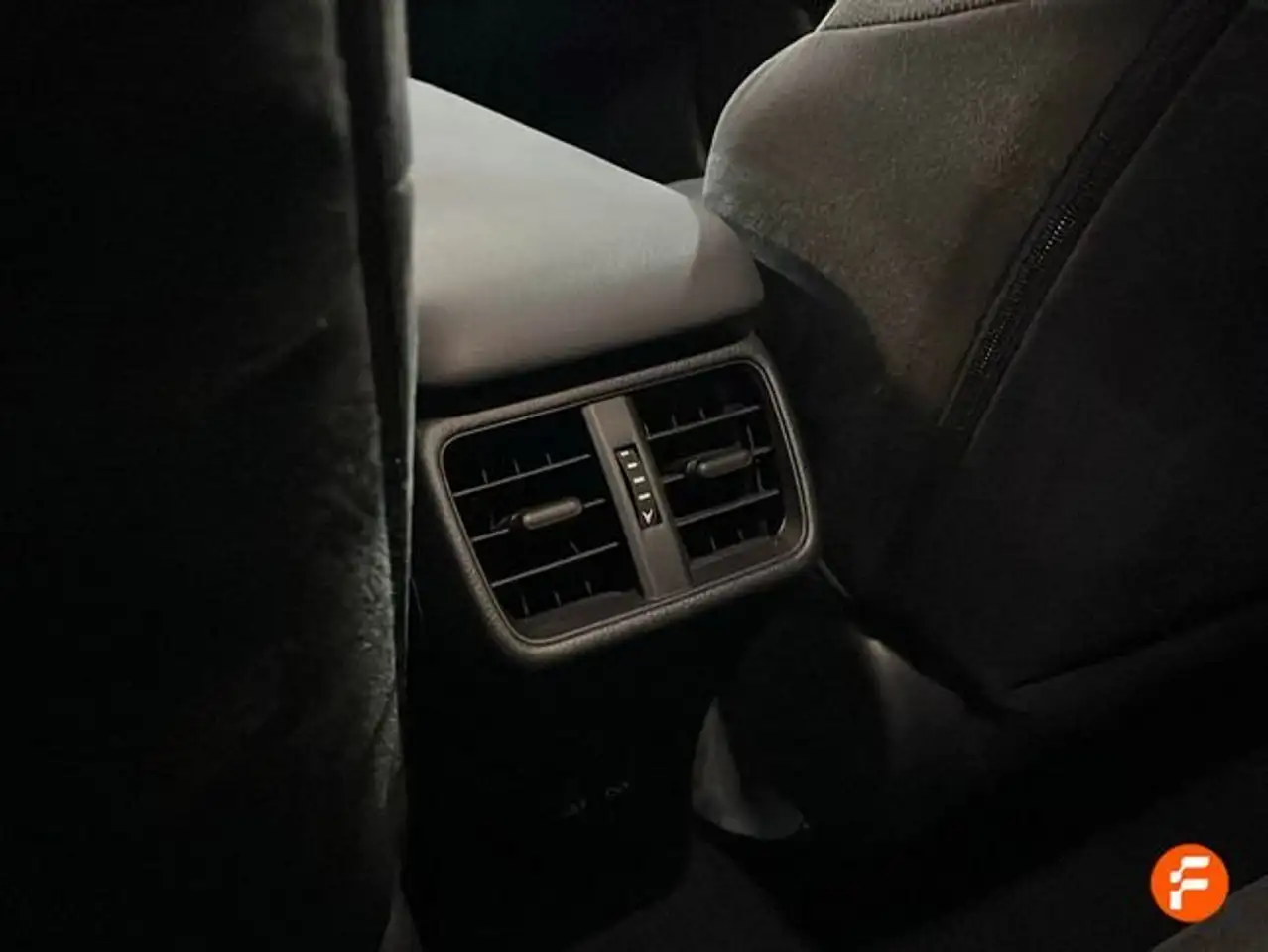 Lexus UX 250h Luxury 2WD — Galerie du véhicule 22