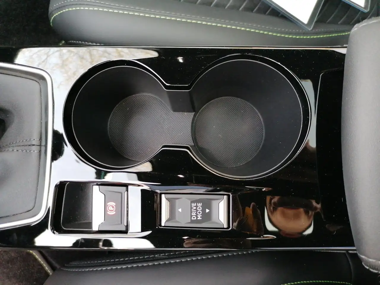 Peugeot 208 1.2 PureTech 100 GT ACC LED Navi PDC Pano — Galería del vehículo 24
