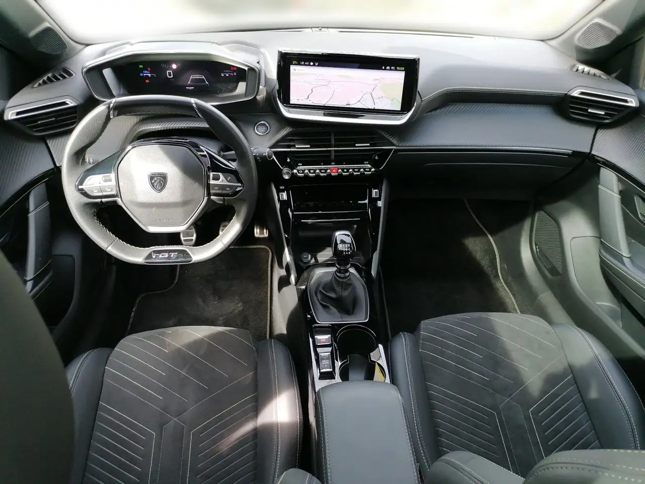 Peugeot 208 1.2 PureTech 100 GT ACC LED Navi PDC Pano — Galería del vehículo 10