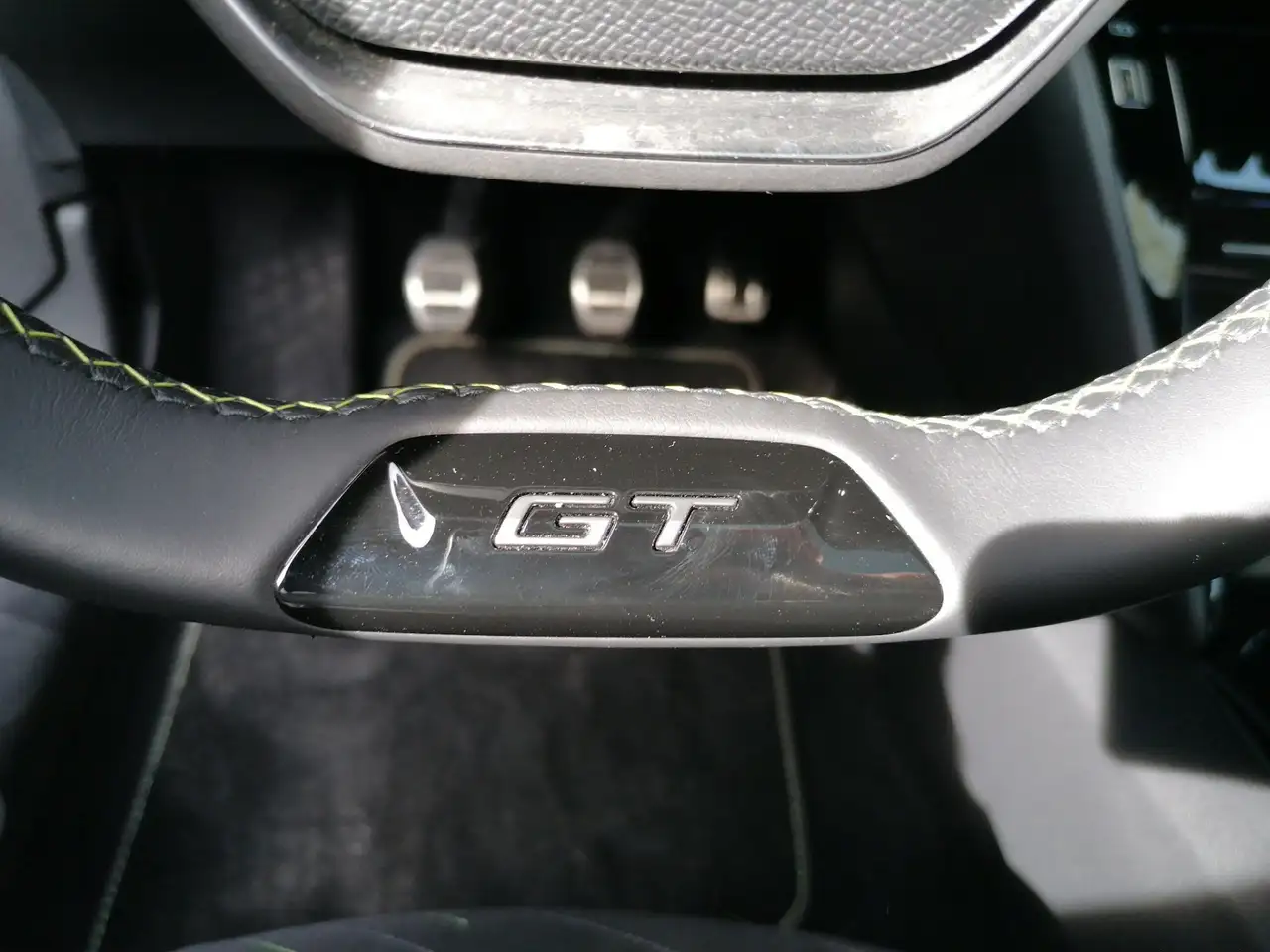 Peugeot 208 1.2 PureTech 100 GT ACC LED Navi PDC Pano — Galería del vehículo 25
