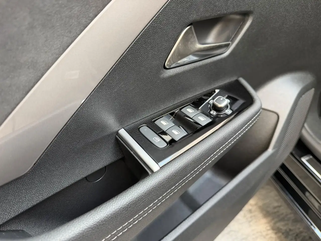 Opel Astra L ST Ultimate AUTOMATIK, SCHIEBEDACH, NAVI — معرض صور السيارة 10