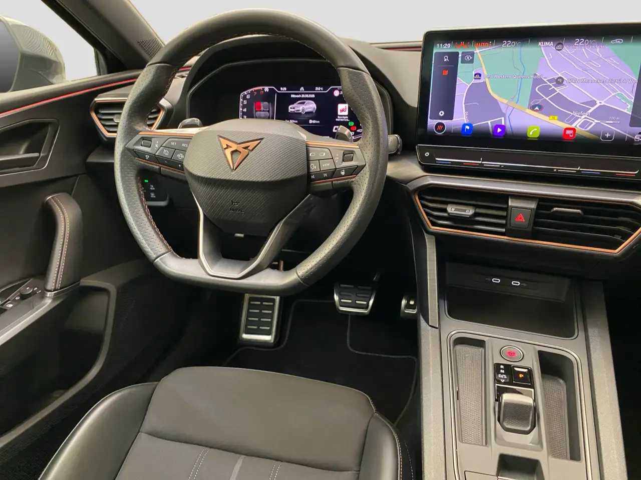 CUPRA Leon Sportstourer 2.0 TSI DSG VZ ACC Pano Kamera — Vehicle gallery 6