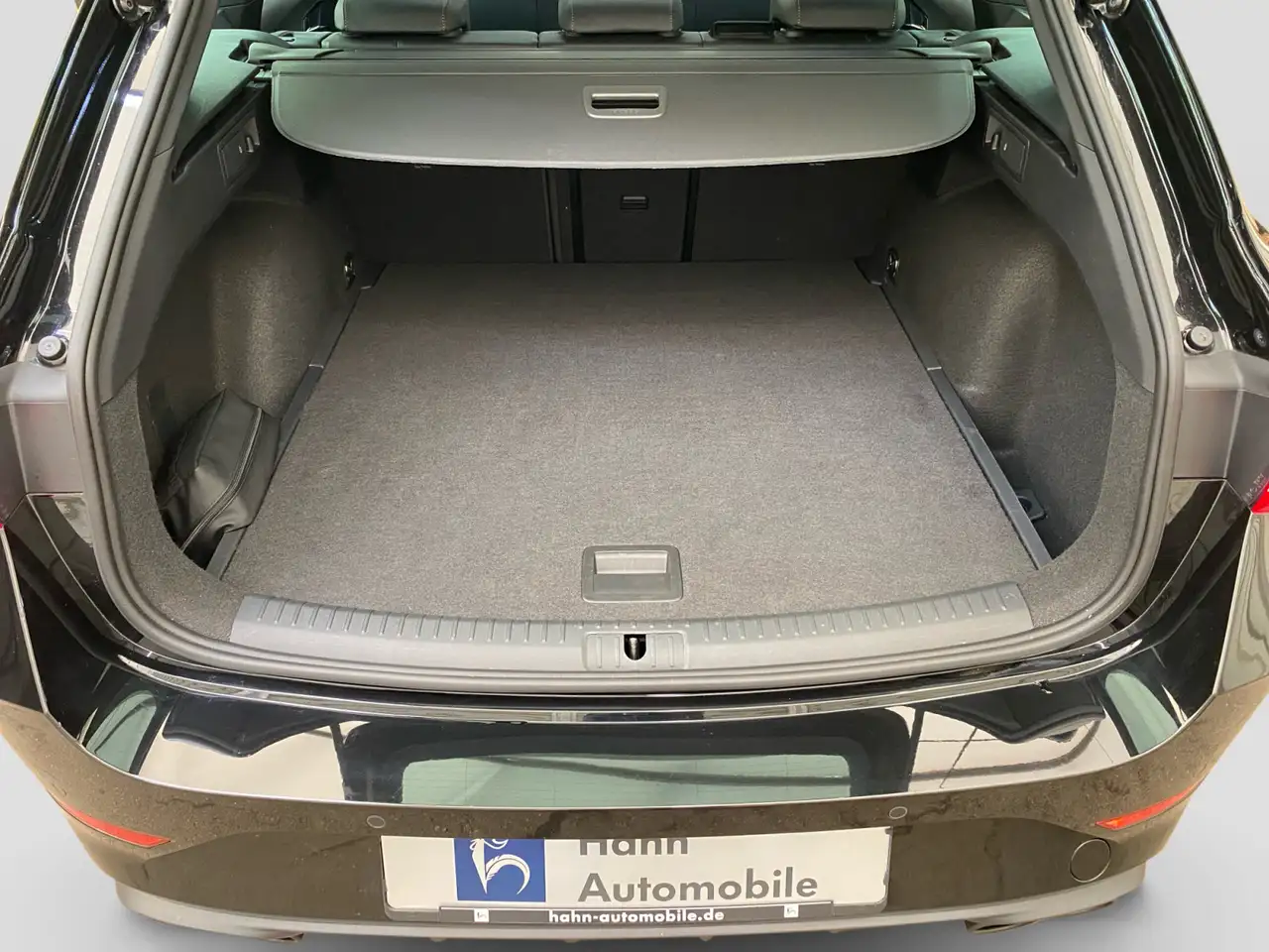 CUPRA Leon Sportstourer 2.0 TSI DSG VZ ACC Pano Kamera — Vehicle gallery 12