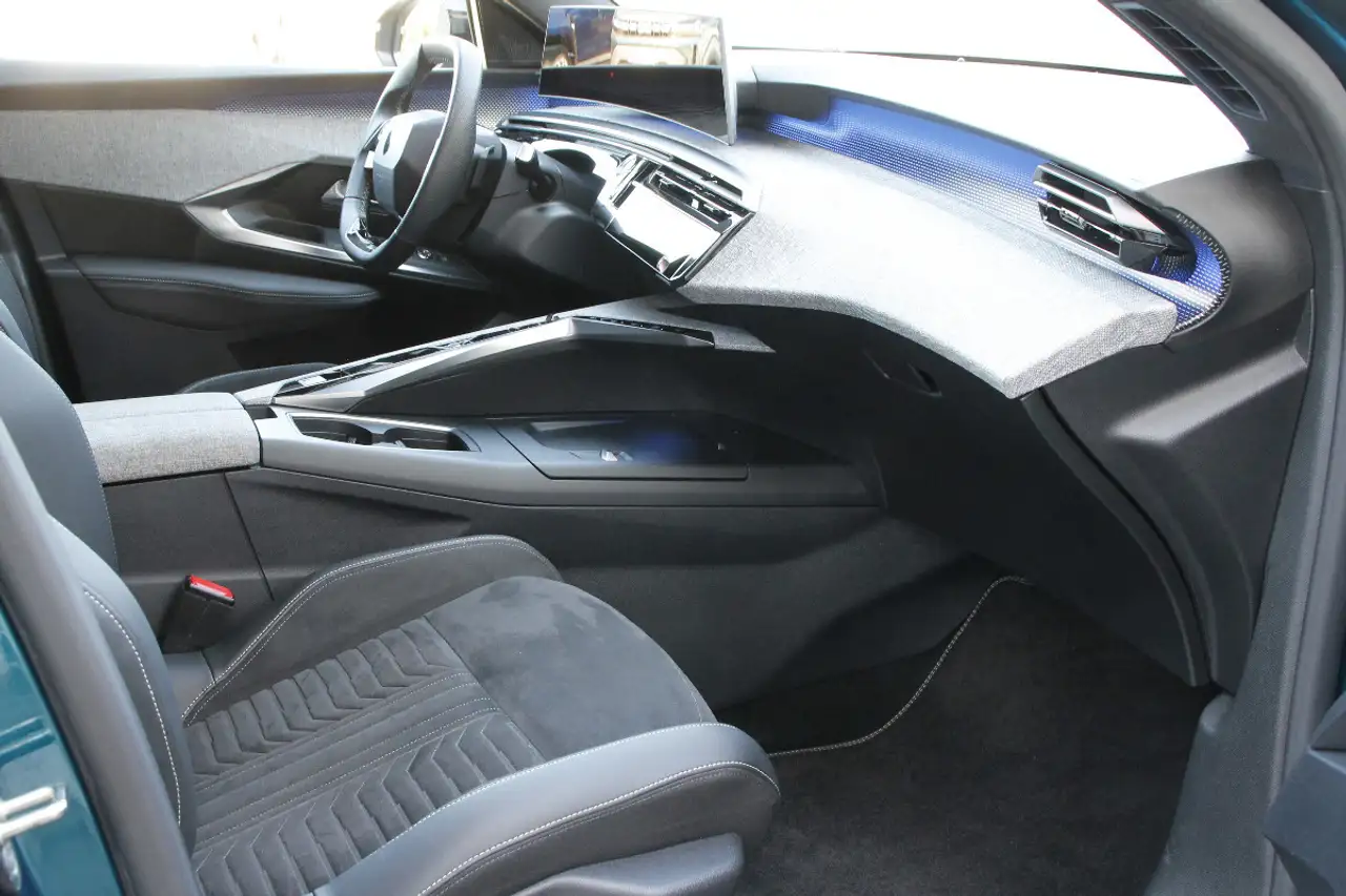 Peugeot 3008 Allure Hybrid 145 e-DSC6 — Galerie du véhicule 15