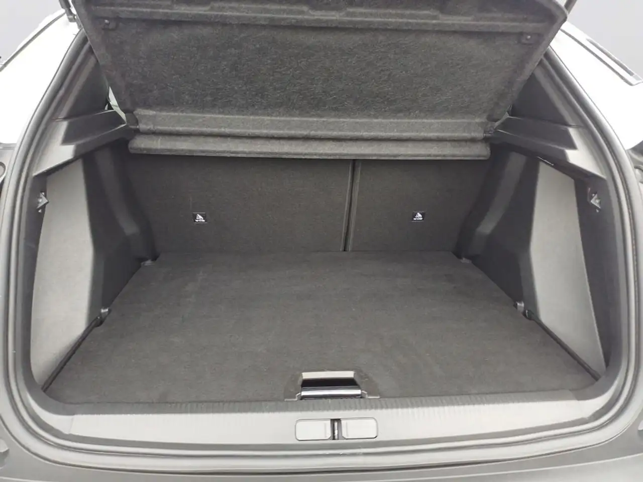 Peugeot 2008 Neuer 2008 Allure PureTech 100 — معرض صور السيارة 7