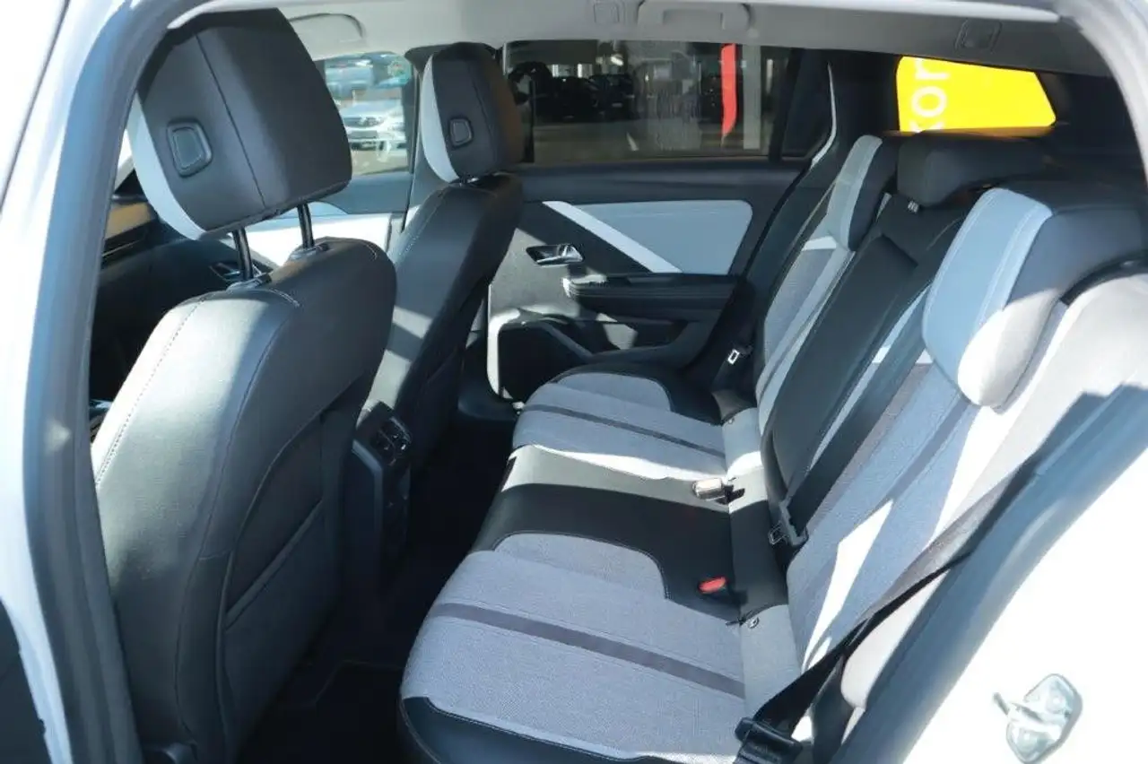 Opel Astra Sports Tourer 1.2T MT6 Elegance, AHK — معرض صور السيارة 13