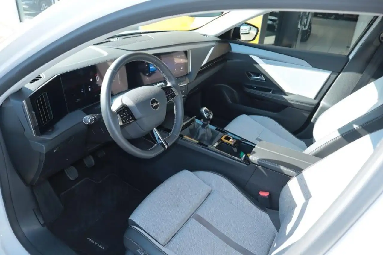 Opel Astra Sports Tourer 1.2T MT6 Elegance, AHK — معرض صور السيارة 15