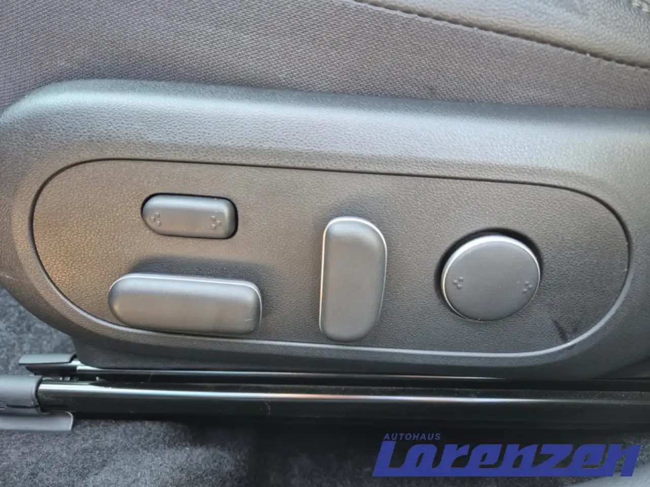 Hyundai KONA Prime DCT 4WD PRIME Glasschiebe El. Panodach Navi — Vehicle gallery 23